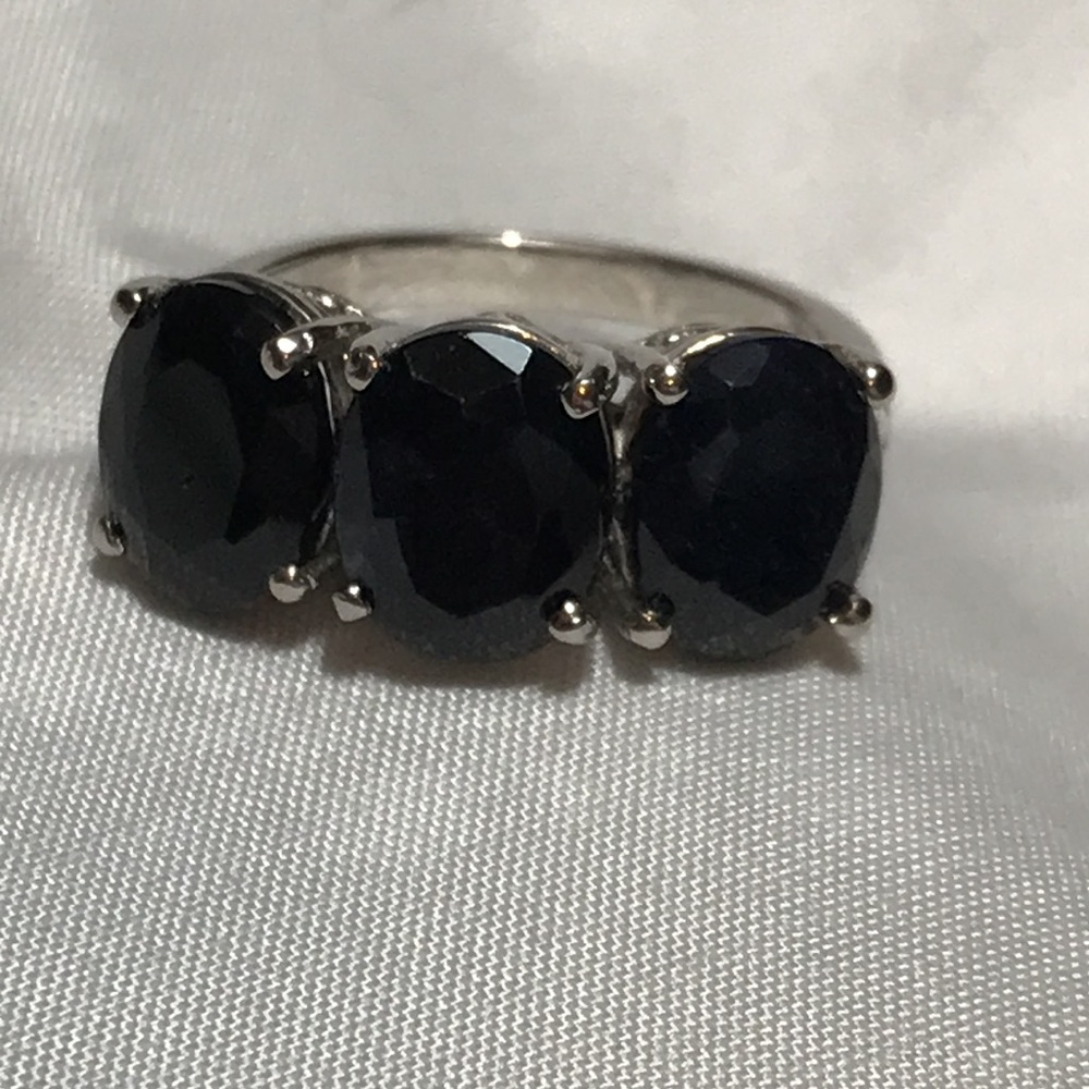 🌹Midnight Sapphire 3 stone Ring - Picture 3 of 8